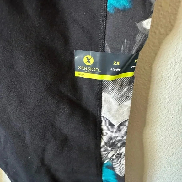 Xersion Capri Studio Leggings - Picture 5 of 8